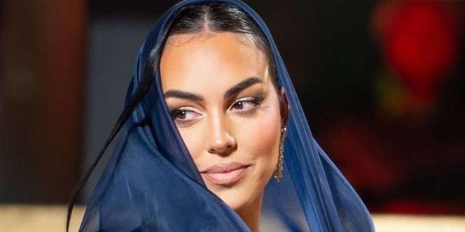 Pakai Scarf Organza, Pasangan Cristiano Ronaldo Bergaya ala Perempuan Timur Tengah