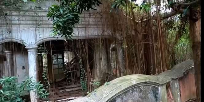 Potret Rumah Mewah Terbengkalai Milik Artis Senior, Dulu Super Megah Kini Bak Hutan Belantara!