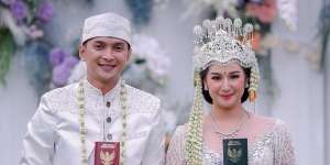 Bahagia! 5 Potret Pernikahan Pemain Serial Kolosal Reiner dan Adisty Juniar
