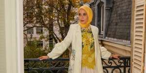 Hijab Segitiga Clean Look ala Aktris Malaysia Bella Dally, Cocok untuk Acara Formal