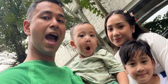 Ikutan Mukbang Mie Cup Singapura, Reaksi Rayyanza Kepedesan Bikin Gemas