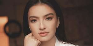 Intip Gaya Raline Shah Kenakan Padu Padan 'Polos' Berharga Puluhan Juta