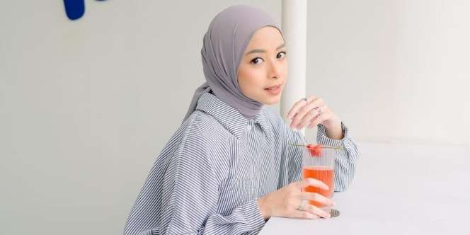 Hijab Pashmina Satin Laser Cut, Look Jadi Sweet Elegan