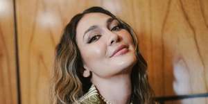 Luna Maya Cari Tukang Pijat, Digaji Rp25 Juta Sebulan