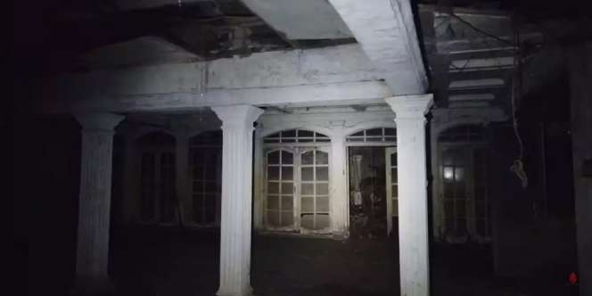 10 Potret Rumah Kuno Iis Sugianto yang Terbengkalai Puluhan Tahun, Ada Ruang Misterius, Isinya Bikin Ngeri!