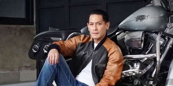 MUA Cerita Pengalaman Rias Wajah Chef Juna, 'Dia Minta Alis Warna Biru'