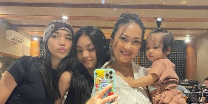 Sister Goal! Kompaknya 3 Putri Nola dan Baldy