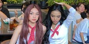 Potret Naura Ayu Jadi Pelayan Karen's Diner, Pasang Wajah Judes Malah Dibilang Makin Cantik!