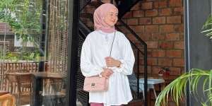 Tutorial Tampilan Girly dengan Anting Percantik Hijab 