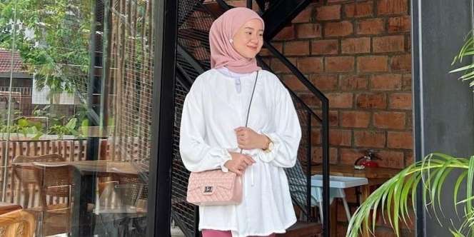 Tutorial Tampilan Girly dengan Anting Percantik Hijab 