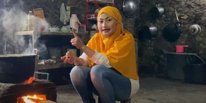 6 Potret Dapur Pedangdut Novi Listiana yang Pilih Jadi Petani: Dulu Lantai Semen dan Perkakas Serba Hitam Kini Berubah Jadi Mewah
