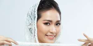 Lakukan Trik Ini Ketika Hasil Foundation yang Kurang Natural