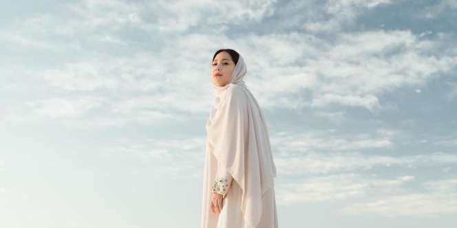 Gaya Nagita Slavina Pakai Baju Hemat Listrik