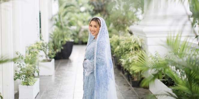 Warm Makeup Kiky Saputri di Hari Pernikahan, Tampil Cantik dengan Bulu Mata Tipis