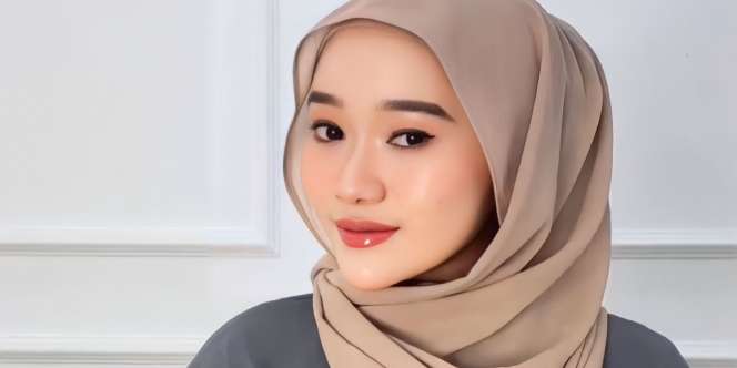Sedang Hits, Styling Pashmina 'Letoy' untuk Jalan-Jalan Santai