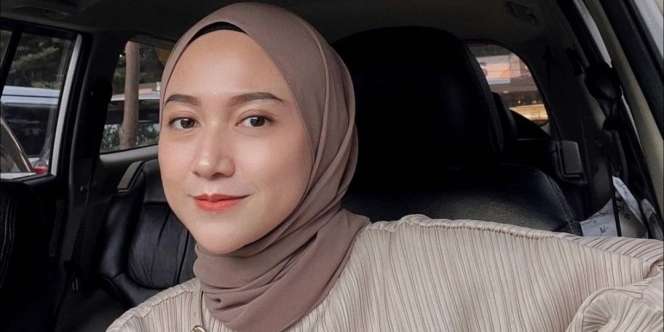 Daily Style Pashmina Andalan Selebgram Nisa Cookie, Simpel dan Rapi 