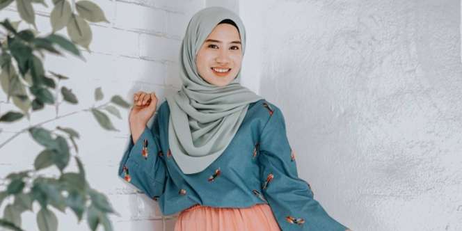 Biar Look Tampak Beda, Coba Mix and Match Warna Cerah