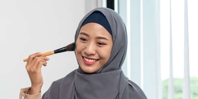 Berbeda dengan Kontur, Begini Cara Pakai Bronzer yang Tepat