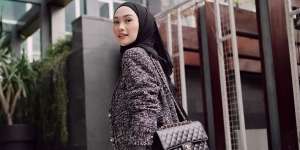Professional Look dengan Blazer, Tengok Gaya Indah Nada Puspita