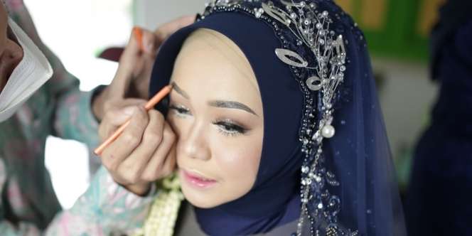 Ingin Riasan Alis Natural? Ikuti Cara Raut Pensil Alis ala MUA