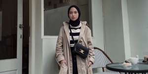 Gaya Busana Nisa Cookie, Padukan Kaus Stripes untuk Tampil Stylish