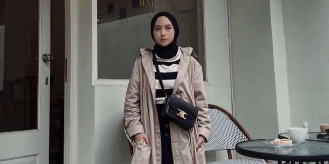 Gaya Busana Nisa Cookie, Padukan Kaus Stripes untuk Tampil Stylish