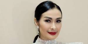 Cuma Bunda Corla yang Berani Bikin Iis Dahlia Diam Tak Berkutik saat Rambutnya Diacak-acak