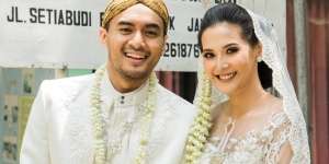 Ramai Pasangan Menikah di KUA, Makeup Pengantin Tetap Cetar!