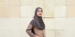 Tampilan Anggun Cut Syifa dalam Balutan Dress Cornflower Blue