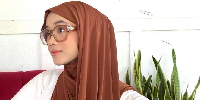 Tampil Cantik dengan Style Pashmina Rapunzel, Begini Caranya