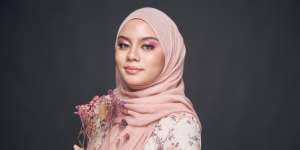 Teknik Baurkan Powder Blush Praktis, Hasilnya Pipi Jadi Tirus