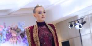 Dress Songket Karya Hengki Kawilarang Bakal Dipamerkan di NYFW 2023