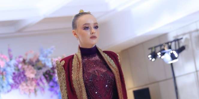 Dress Songket Karya Hengki Kawilarang Bakal Dipamerkan di NYFW 2023