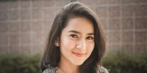 Glowing Maksimal, 7 Potret Risma Mantan Istri Ferry Maryadi