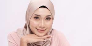 Trik Mencerahkan Area Bawah Mata dengan 3 Titik 1 Garis