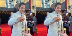 Heboh Paul Rudd 'Scott Lang' Main Lato-Lato di Red Carpet Film Ant Man, Warganet: Udah Sampe Marvel Universe