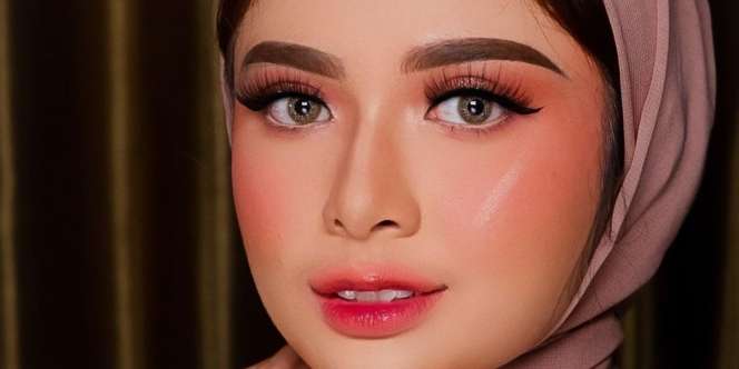 Makeup Mata Bergaya Hollywood Glam, Simple Tapi Cantik