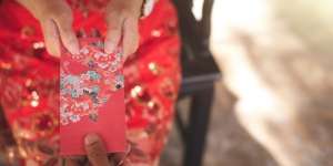 Bikin Geram, Wanita Ini Komplain Dapat Angpau dari Ibu Sang Pacar: 'Terlalu Sedikit'