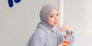 Scarf Segi Empat Monogram, Bikin Look Jadi Menawan