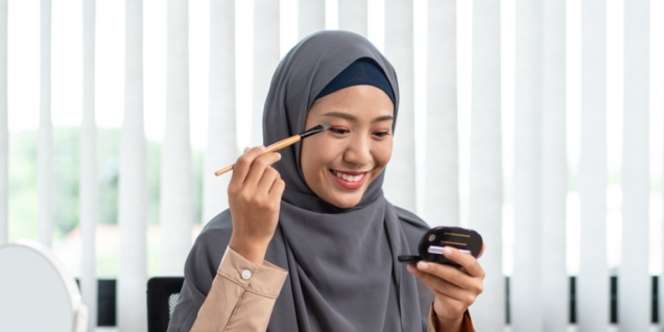 Rias Mata dengan Gaya Bold dalam Waktu Singkat