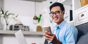 Warga Indonesia Paling Lama Akes Internet di Dunia