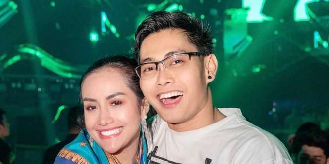5 Potret Shinta Bachir dan Kekasih Baru, Masa Kesendirian Selama 5 Tahun Telah Berakhir