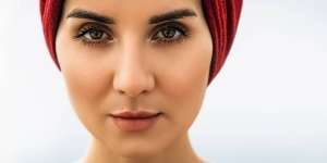 Pakai Cotton Bud, Look Eyeliner Jadi Lebih Rapi