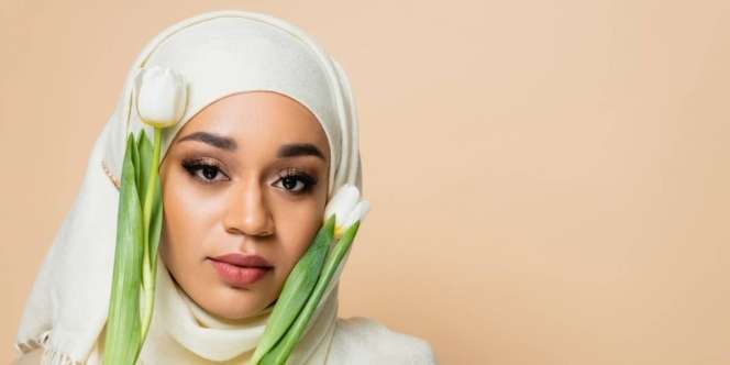 Segar di Depan Kamera dengan Riasan Tipis dan Natural