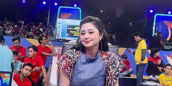 Sat Set Sat Set! Tak Umbar Hubungan, Dewi Perssik Dilamar Pilot