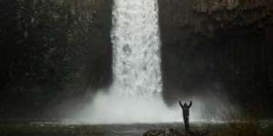 10 Arti Mimpi Melihat Air Terjun yang Dipercaya Sebagai Lambang Keberhasilan
