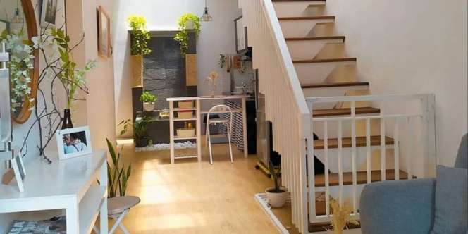 Rumah Mungil 3 Lantai, Terang dan Bebas Sumpek