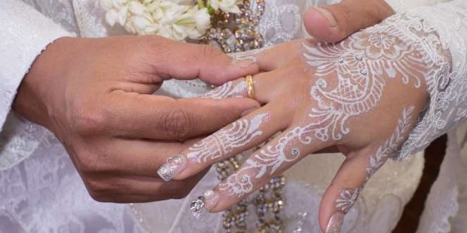 Heboh Pria 85 Tahun Nikahi Gadis 24 Tahun, Pasangan Suami Istri Ini Lebih Mirip Kakek dengan Cucunya