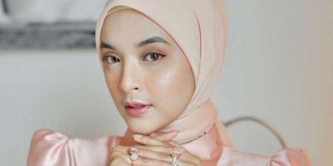 Fresh Look Nabila Ishma dengan Nuansa Peach 