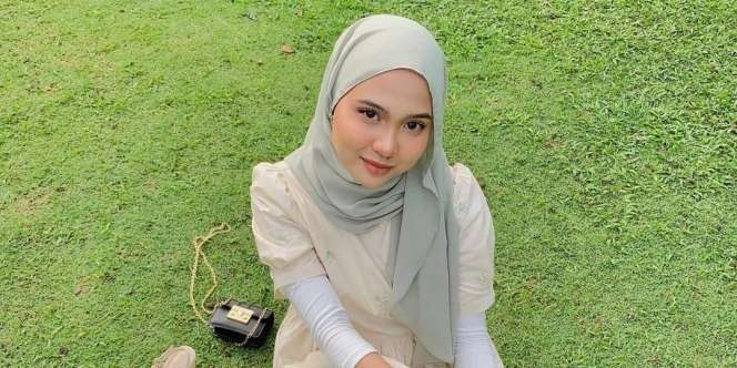 Styling Pashmina Sifon untuk Pemilik Wajah Mungil